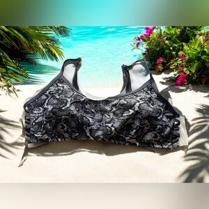 ⭐️ NWOT. Gray/white/black snakeskin pattern swim top. Large. Kona Sol.